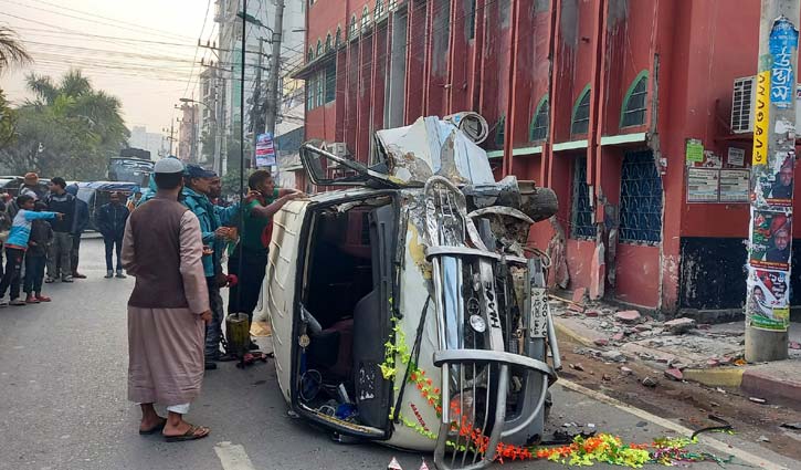 রাজশাহীতে পৃথক সড়ক দুর্ঘটনায় নিহত ১, আহত ১২