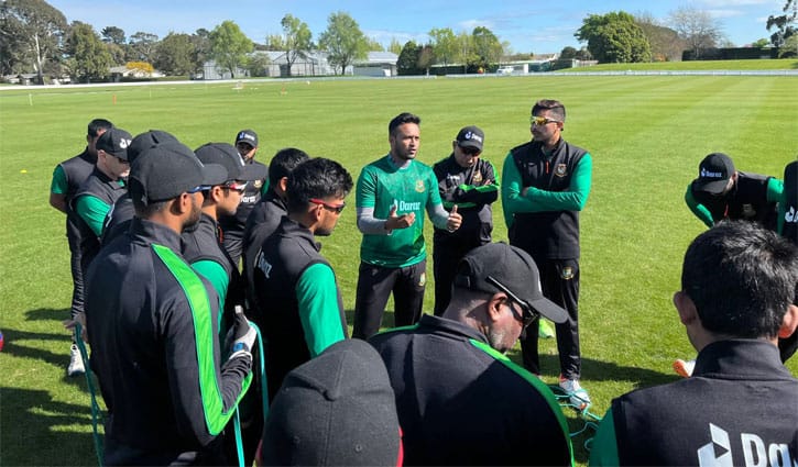 যেভাবে দলকে আগলে রেখে এগিয়ে নিচ্ছেন সাকিব