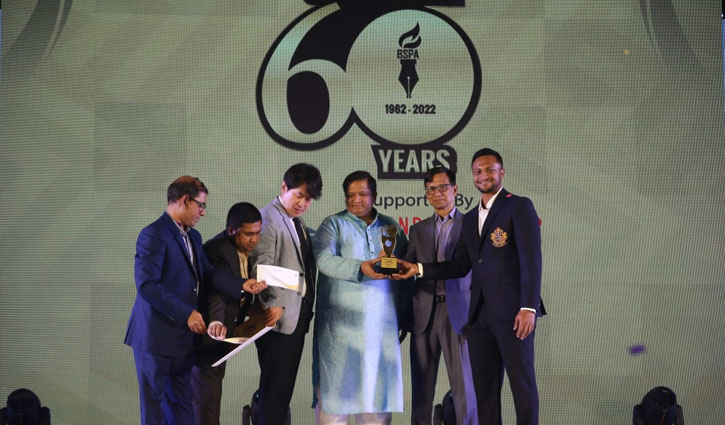 সালাউদ্দিন-মাশরাফিকে পেছনে ফেলে সেরার সম্মাননা পেলেন সাকিব