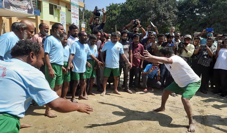 হাডুডু খেলায় মাতলো দৃষ্টি প্রতিবন্ধীরা হাডুডু খেলায় মাতলো দৃষ্টি প্রতিবন্ধীরা