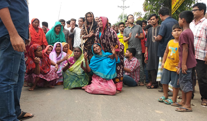 পুলিশ হেফাজতে বাবার মৃত্যু: লাশ রেখে পরীক্ষা দিলো ছেলে-মেয়ে