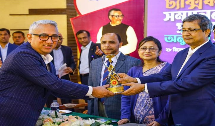 টানা সাত বার সর্বোচ্চ করদাতার সম্মাননা পেল গ্রামীণফোন