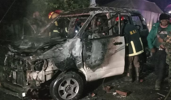 রংপুরে বিজিবির গাড়িতে আগুন, আটক যুবলীগ নেতা