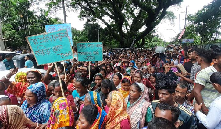 সিলেট-তামাবিল সড়কে চা শ্রমিকদের বিক্ষোভ 