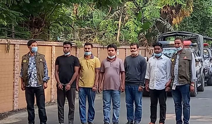 হাত বদলে প্রশ্নপত্র লাখ থেকে কোটি টাকায় বিক্রি হাত বদলে প্রশ্নপত্র লাখ থেকে কোটি টাকায় বিক্রি