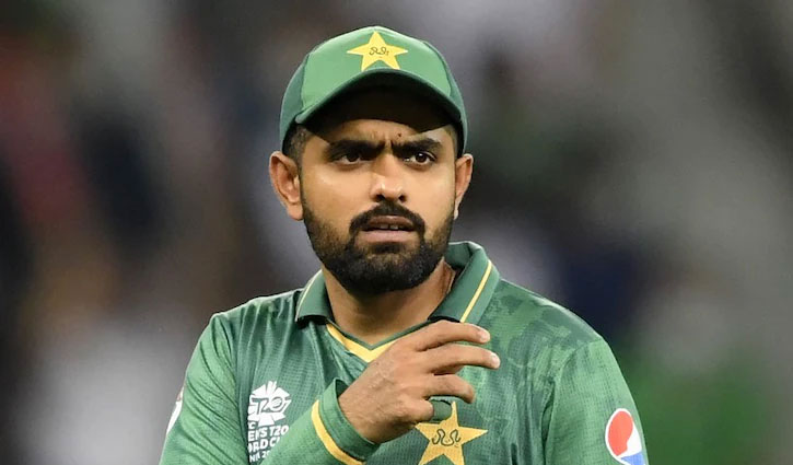 সাবেক খেলোয়াড়দের ব্যক্তিগত আক্রমণে হতাশ বাবর