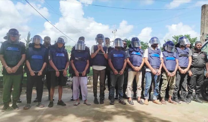 পাহাড়ে যৌথ অভিযানে গ্রেপ্তার ১০, বিপুল অস্ত্র উদ্ধার