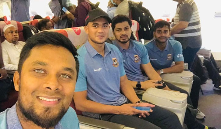 বিশ্বকাপে চোখ রেখে দুবাই যাত্রা বিশ্বকাপে চোখ রেখে দুবাই যাত্রা