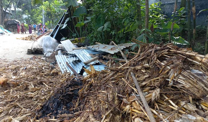 সাটুরিয়ায় ছেলের ঘর ভাঙচুর করে লুটপাট করলো বাবা 