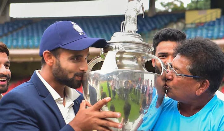 কলকাতা নাইট রাইডার্সের প্রধান কোচ চন্দ্রকান্ত কলকাতা নাইট রাইডার্সের প্রধান কোচ চন্দ্রকান্ত