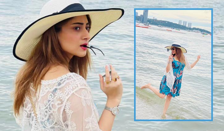 পাতায়া বিচে উত্তাপ ছড়াচ্ছেন পূজা চেরি