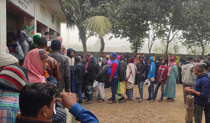 কুমিল্লায় ১৭টি ইউপিতে ভোটগ্রহণ চলছে 