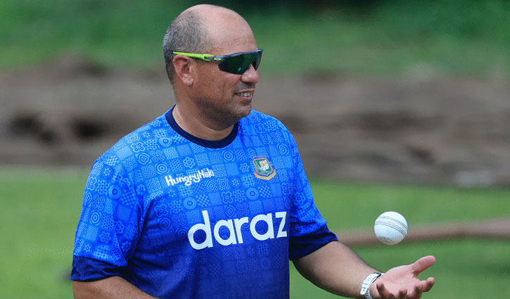 টি-টোয়েন্টির দায়িত্ব হারিয়ে ডমিঙ্গো বললেন, ‘এটা আমার একার দল নয়’