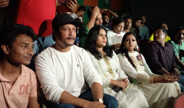 ১৫ টিকিটেই সিনেমা ‘হাউজফুল’! ১৫ টিকিটেই সিনেমা ‘হাউজফুল’!