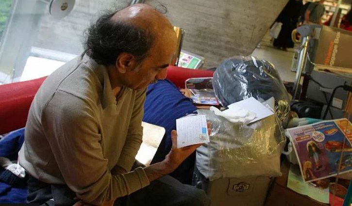 Iranian who made Paris airport home for 18 years dies