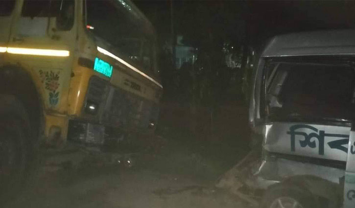 Two crushed under truck in Dinajpur