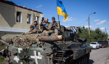 Ukraine encircles thousands of Russian troops