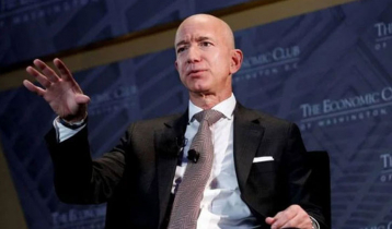 Jeff Bezos warns of recession, advises people to hold onto money
