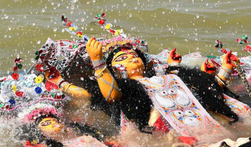 7 dead after flash flood during Durga idol immersion
