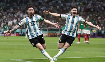 Messi, Fernandez shine as Argentina beat Mexico 2-0