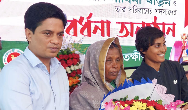 Sabina & her mother get warm reception in Satkhira