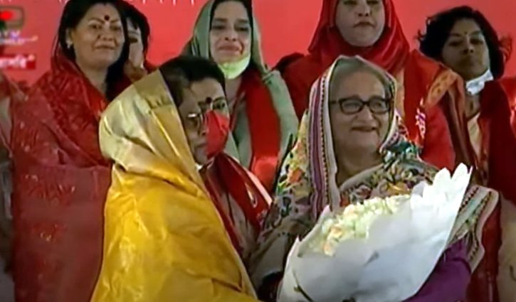 PM joins Mahila League conference in Dhaka