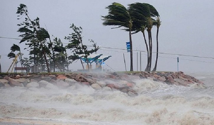 Heavy rain, tidal surge likely