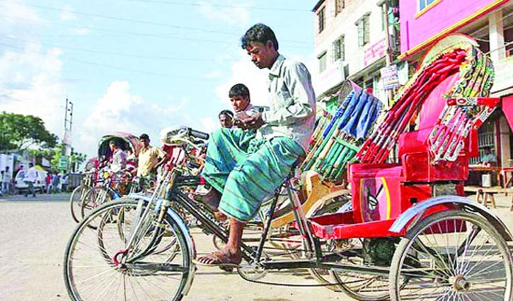 Battery-run rickshaw driver swoop on city police boxes
