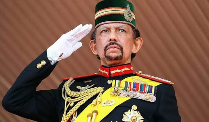 Brunei sultan pays tribute to National Martyrs’ Memorial