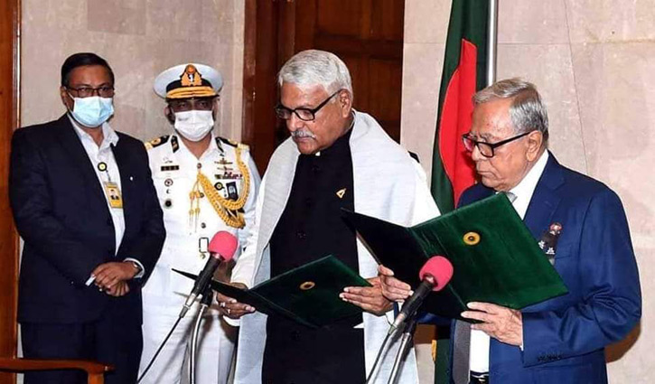 Shamsul Huq Tuku takes oath as Deputy Speaker