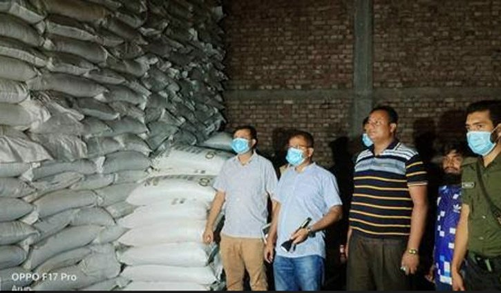 Illegal hoarding of 12000 sacks of fertilizer found in a godown