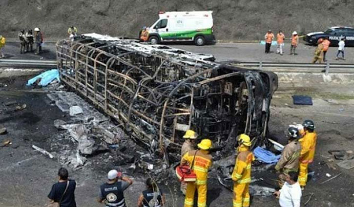 Students among 24 killed in Guinea bus crash