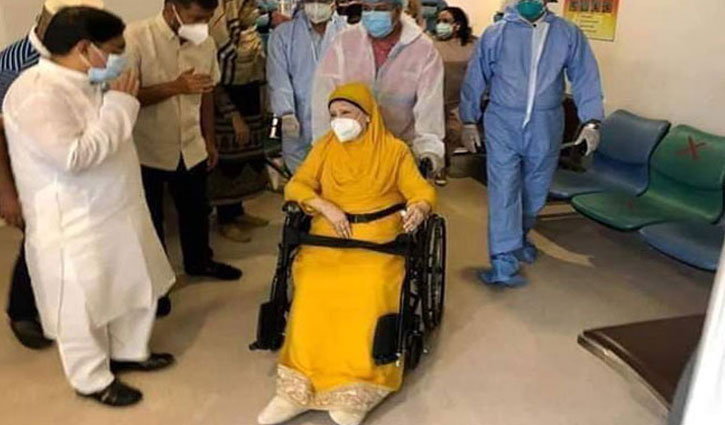 Khaleda Zia visits hospital