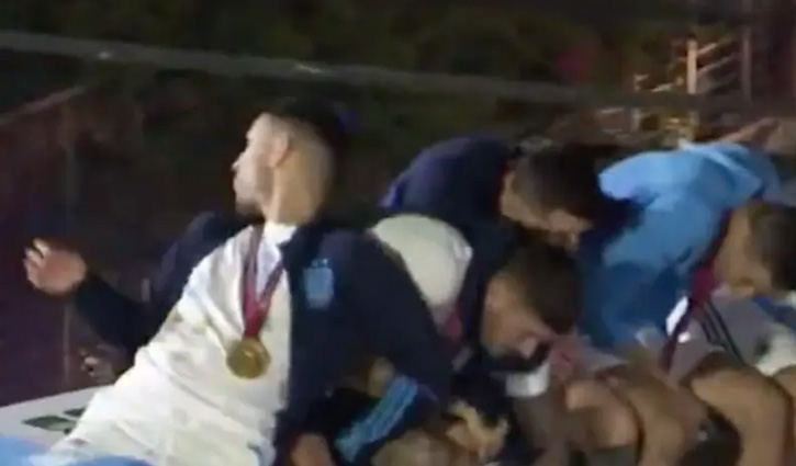 Messi, his teammates narrowly escape accident