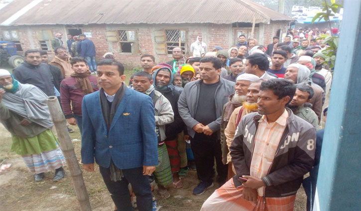 গাইবান্ধা-৫ আসনের উপ-নির্বাচনে ভোটগ্রহণ চলছে