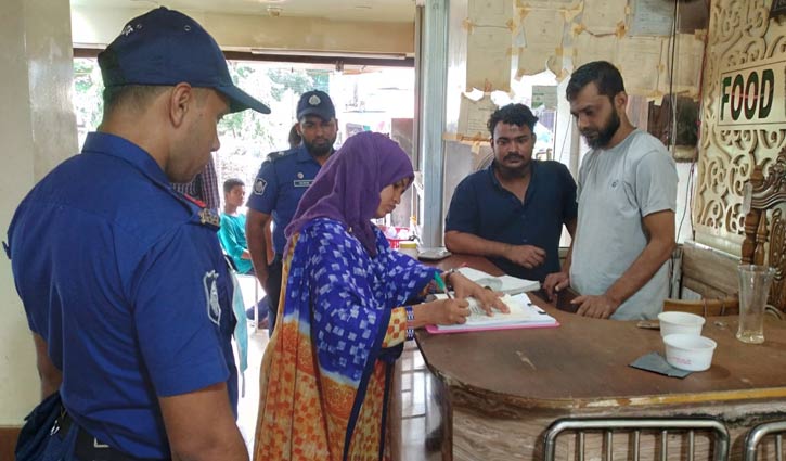 বাসি খাবার পরিবেশন করায় দুই রেস্টুরেন্টকে জরিমানা বাসি খাবার পরিবেশন করায় দুই রেস্টুরেন্টকে জরিমানা