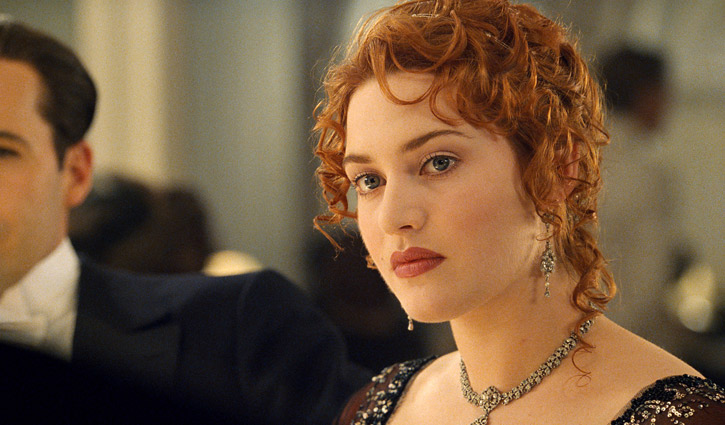 মঞ্চে বিবস্ত্র অষ্টাদশী কেট, তারপর যা ঘটেছিল…