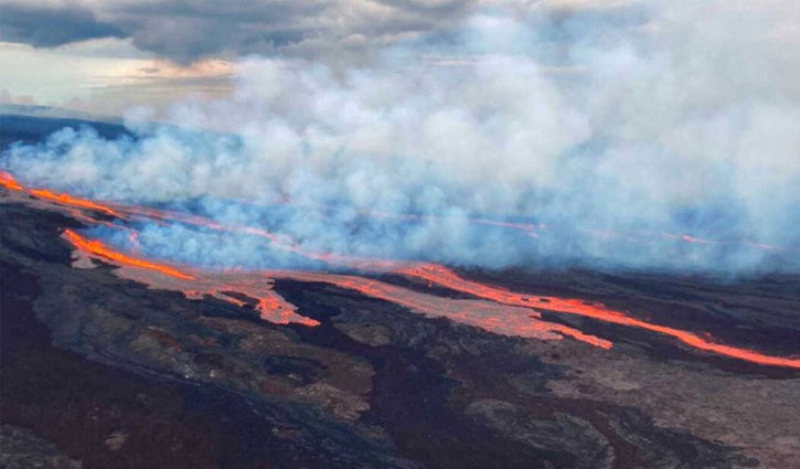 বিশ্বের সবচেয়ে বড় আগ্নেয়গিরির উদগীরণ শুরু, হাওয়াইতে সতর্কতা