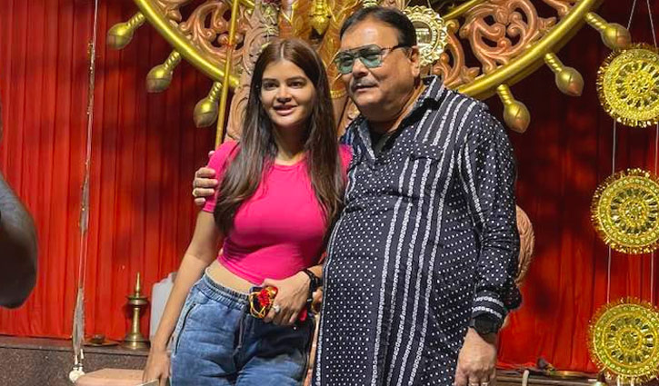 মদনের বাহুডোরে মধুমিতা, নেটিজেনদের ‘নোংরা’ মন্তব্য