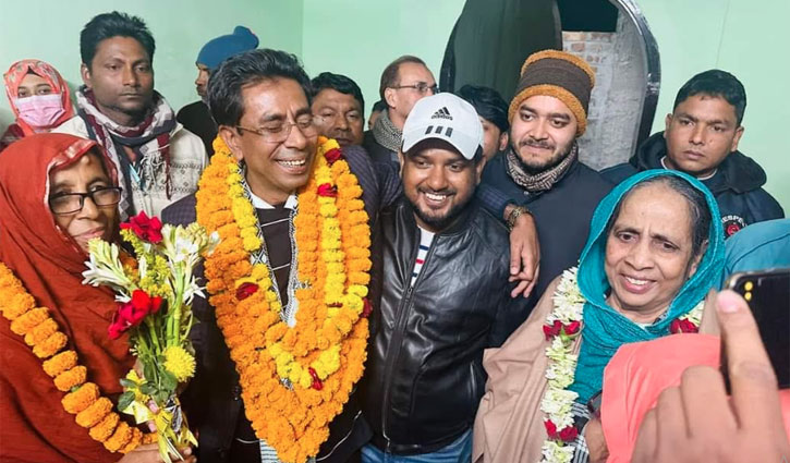 বনপাড়া পৌরসভায় জাকির হোসেন টানা দ্বিতীয়বার মেয়র নির্বাচিত