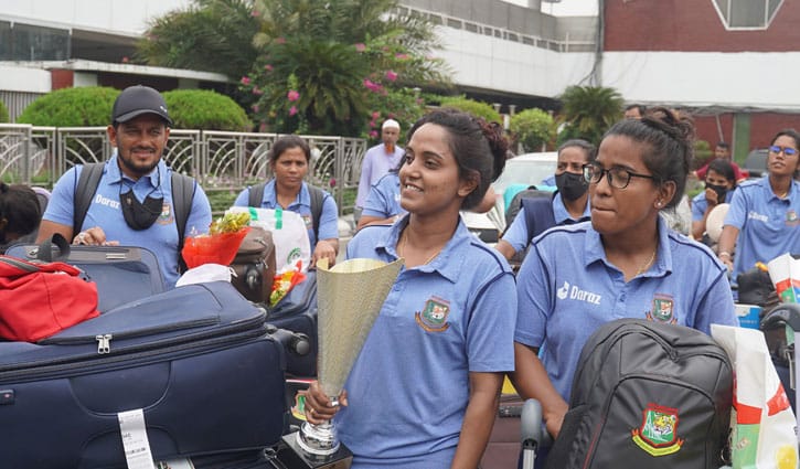 এশিয়া কাপের ট্রফি ধরে রাখতে ‘১১০ ভাগ’ আশাবাদী জ্যোতি এশিয়া কাপের ট্রফি ধরে রাখতে ‘১১০ ভাগ’ আশাবাদী জ্যোতি