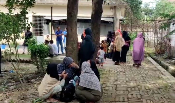 বাড়ি থেকে ডেকে নিয়ে সৌখিন মৎস্য শিকারিকে গলাকেটে হত্যা বাড়ি থেকে ডেকে নিয়ে সৌখিন মৎস্য শিকারিকে গলাকেটে হত্যা