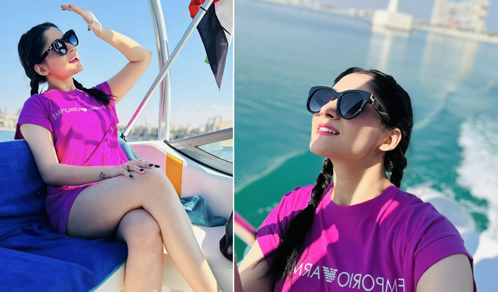 ঢেউয়ের মাঝে পূজার সুখ