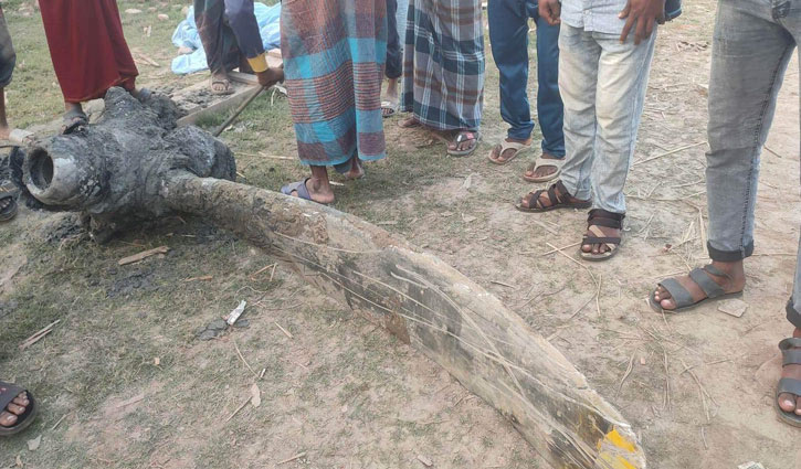 লক্ষ্মীপুরে হেলিকপ্টারের ধ্বংসাবশেষ ভাঙারির দোকানে বিক্রি 