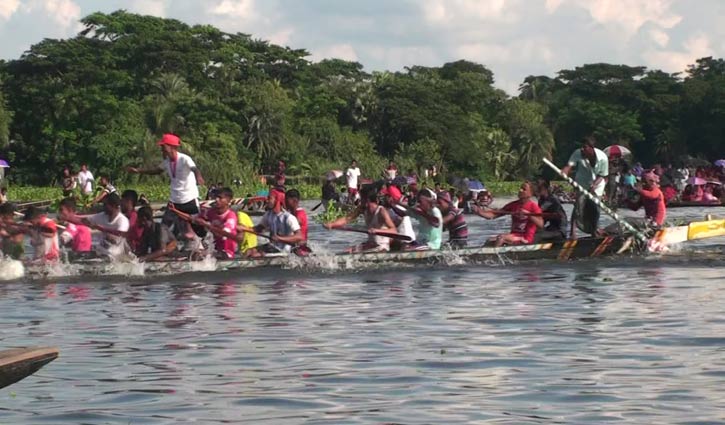 গোপালগঞ্জে প্রধানমন্ত্রীর জন্মদিন উপলক্ষে নৌকা বাইচ