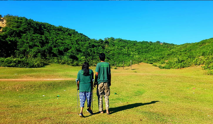 নভোনীল জলে, রংধনু আঁকা পাহাড়ের ঢালে 