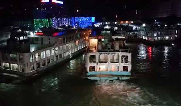 সদরঘাটে ট্রলারের ধাক্কায় নৌকাডুবি, নিখোঁজ ৪ সদরঘাটে ট্রলারের ধাক্কায় নৌকাডুবি, নিখোঁজ ৪