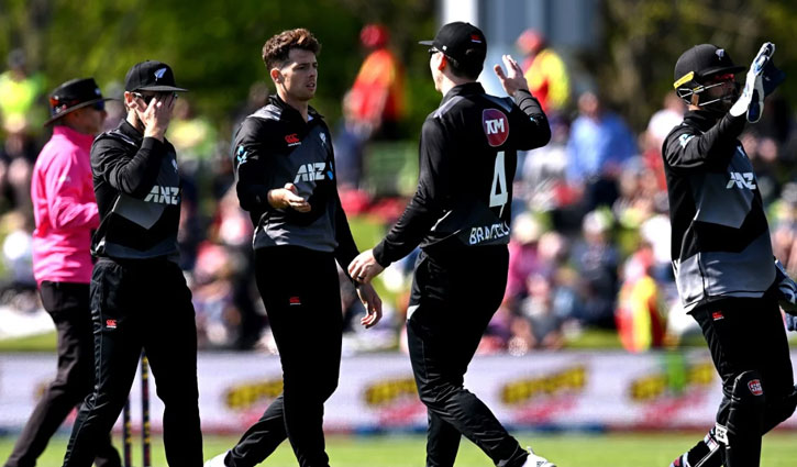 নিউ জিল্যান্ডকে ১৩১ রানের লক্ষ্য দিলো পাকিস্তান