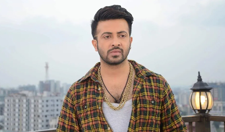 ‘প্রেমিক’ নিয়ে বিরক্ত শাকিব খান