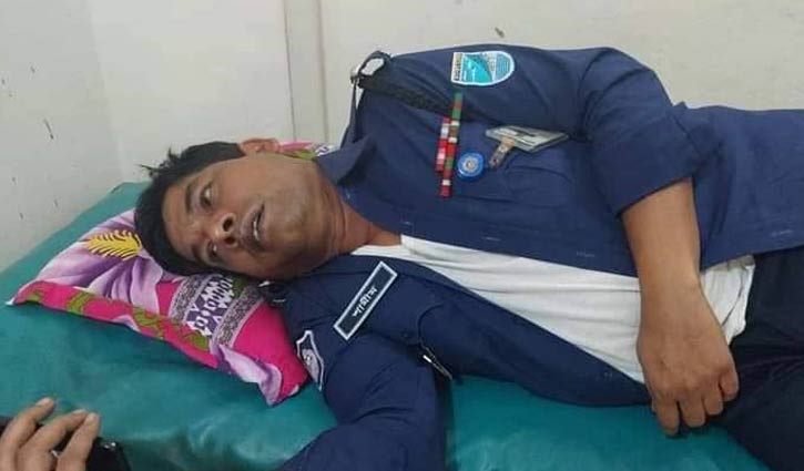 ককটেল বিস্ফোরণে ওসিসহ আহত ১০